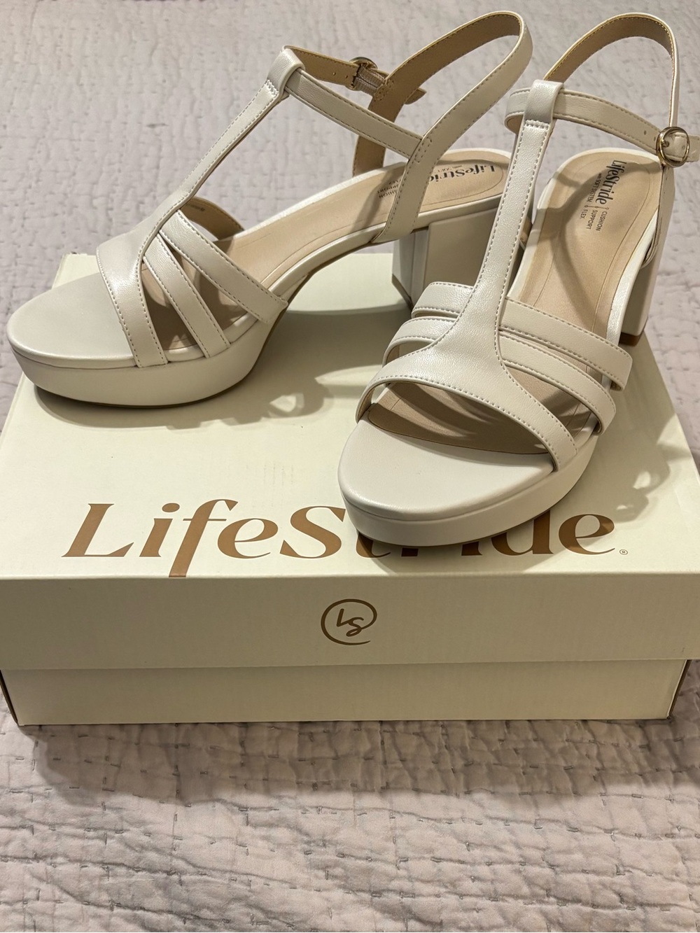 🌻SALE🌻Life Stride Women's Rio ankle strap platform sandal in bone Heirloom